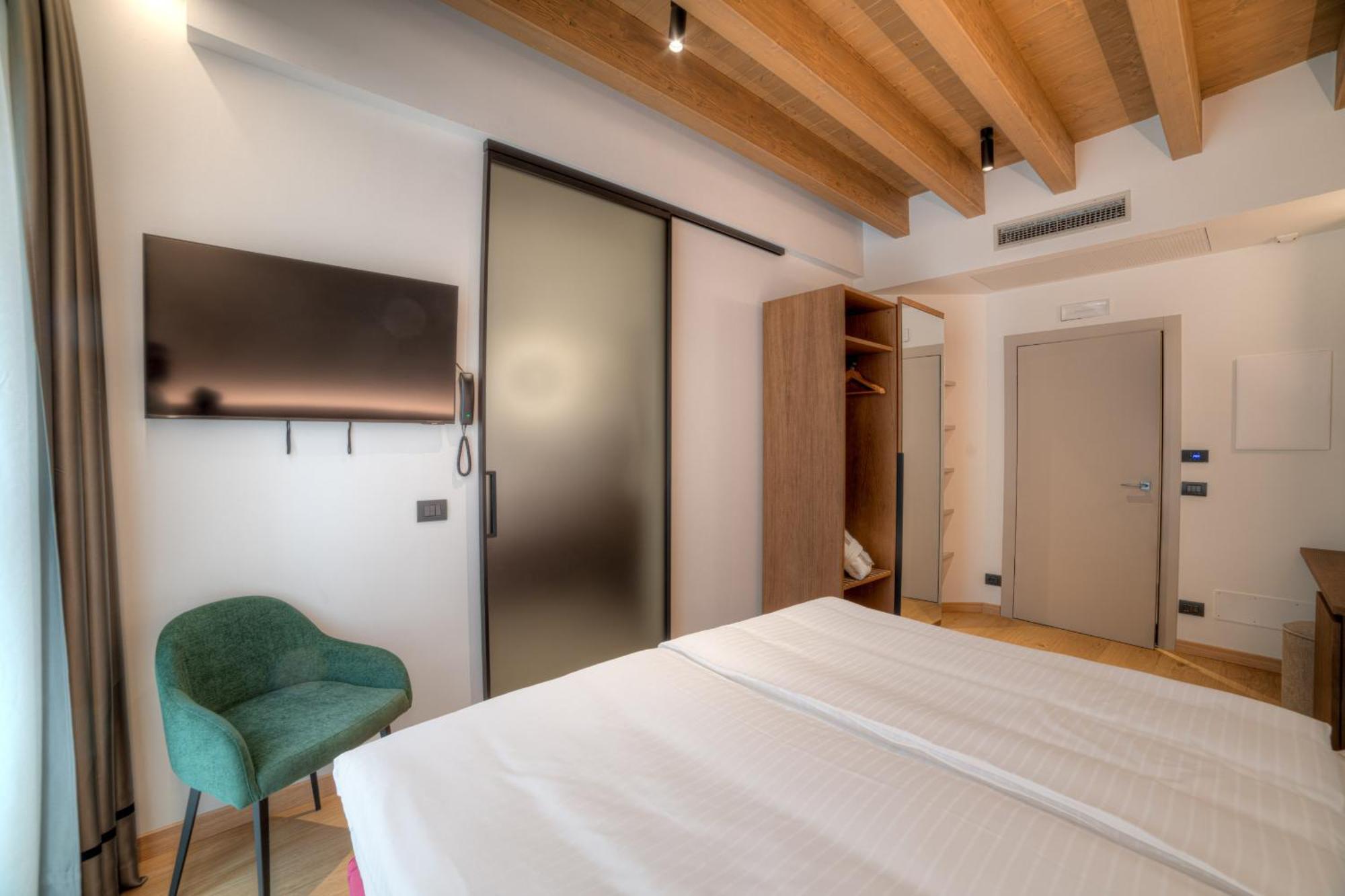 Wine Hotel San Carlo - Relais & Spa - Boutique Hotel Chiuro Exterior photo